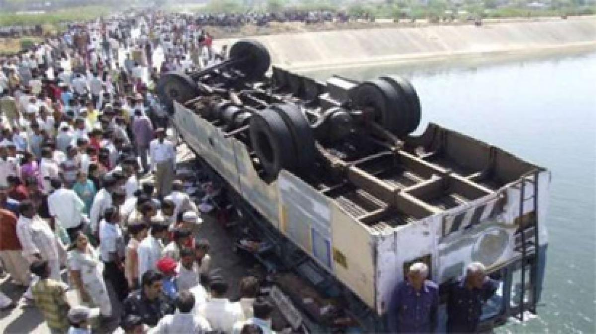 Gujarat bus falls off river bridge, 39 killed